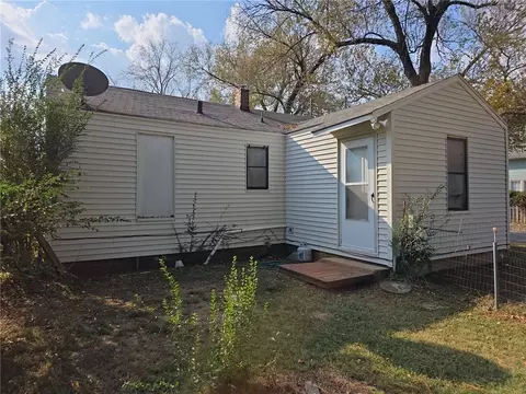 Exterior - 413 E Velma Ave, Springdale, AR 72764 photo 3 of 5