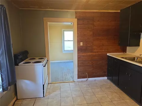 Entry Way - 413 E Velma Ave, Springdale, AR 72764 photo 1 of 2