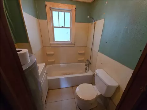 Bath - 413 E Velma Ave, Springdale, AR 72764 photo 2 of 2