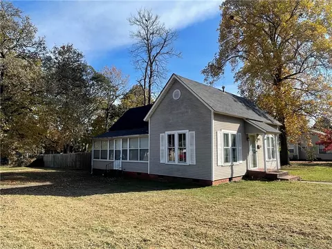 620 N Miller St, Clarksville, AR 72830
