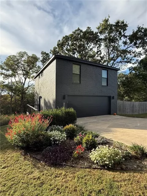 18864 Lake Sequoyah Rd, Fayetteville, AR 72701