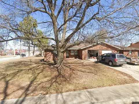 2700 Mcmillan Dr, Springdale, AR 72762