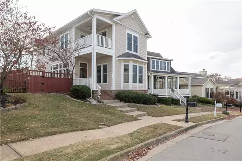 1609 E Cypress Ln, Fayetteville, AR 72703