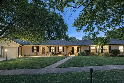 525 S 6th St, Rogers, AR 72756