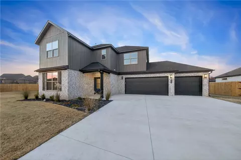 4979 Farmhouse St, Springdale, AR 72762
