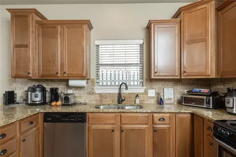 Kitchen - 580 Lancaster Rd, Centerton, AR 72719 photo 3 of 3