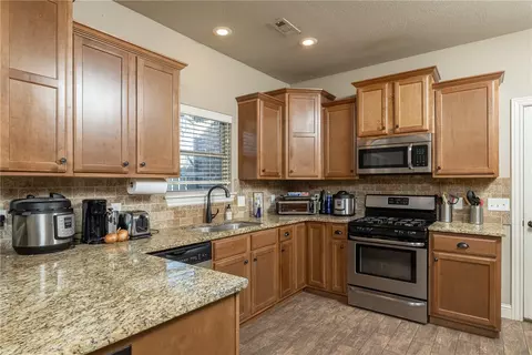 Kitchen - 580 Lancaster Rd, Centerton, AR 72719 photo 1 of 3