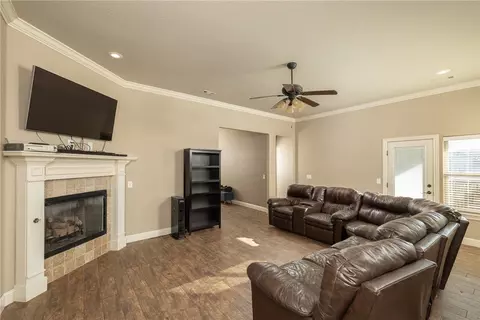 Living - 580 Lancaster Rd, Centerton, AR 72719 photo 2 of 2