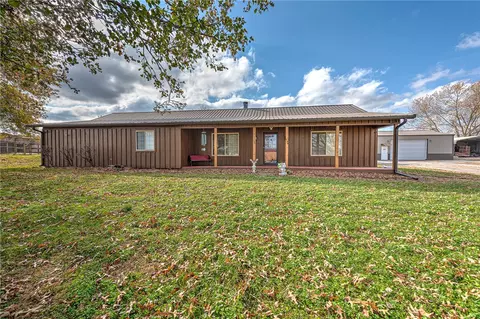 18702 Clear Water Rd, Fayetteville, AR 72704