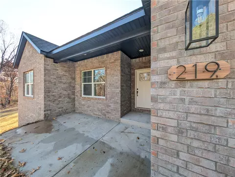219 Stoneykirk Dr, Bella Vista, AR 72715