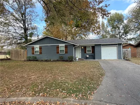 1021 Granite St, Siloam Springs, AR 72761