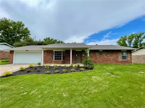 2200 Sandy St, Springdale, AR 72762