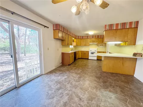 Kitchen - 147 Memory Ln, Clinton, AR 72031 photo 2 of 3