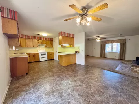 Living - 147 Memory Ln, Clinton, AR 72031 photo 4 of 4