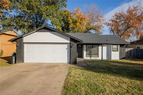 207 Jonathan Dr, Bentonville, AR 72712