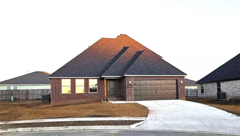 2705 N Penny St, Siloam Springs, AR 72761