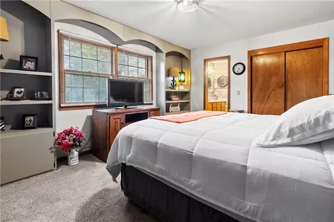 Bedroom - 503 Skyline Dr, Harrison, AR 72601 photo 2 of 7