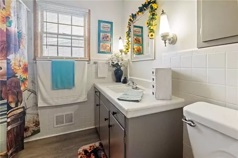 Bath - 503 Skyline Dr, Harrison, AR 72601 photo 3 of 4