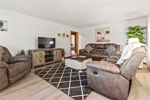 Living - 503 Skyline Dr, Harrison, AR 72601 photo 1 of 3