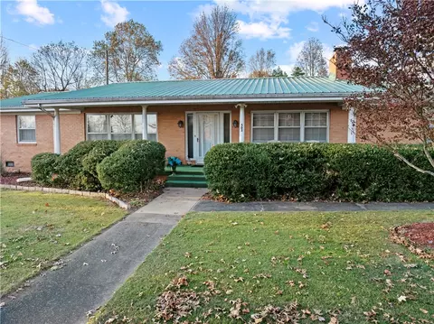 Exterior - 503 Skyline Dr, Harrison, AR 72601 photo 2 of 4