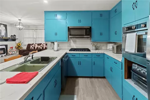 Kitchen - 503 Skyline Dr, Harrison, AR 72601 photo 3 of 4