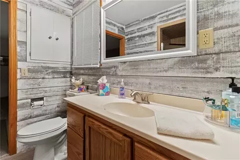 Bath - 503 Skyline Dr, Harrison, AR 72601 photo 1 of 4