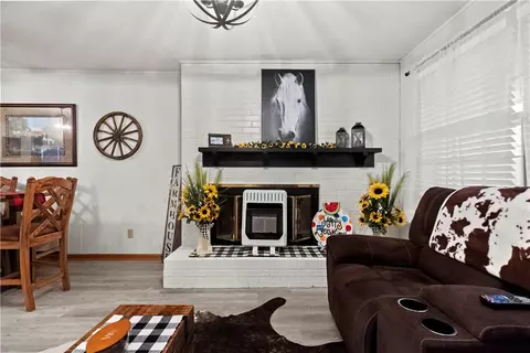 Living - 503 Skyline Dr, Harrison, AR 72601 photo 3 of 3