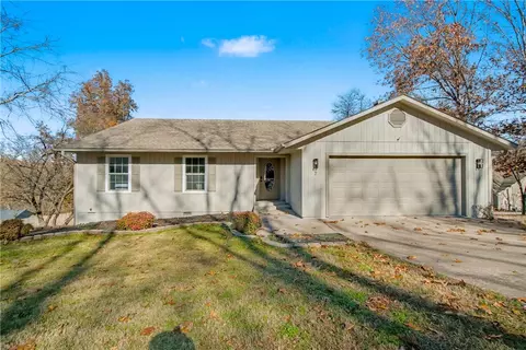 2 Wreston Ln, Bella Vista, AR 72715