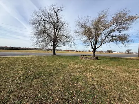 1013 Old Missouri Rd, Springdale, AR 72764