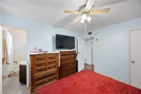 Bedroom - 301 Alice Ln, Lavaca, AR 72941 photo 3 of 5