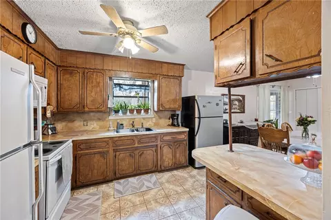 Kitchen - 301 Alice Ln, Lavaca, AR 72941 photo 3 of 3