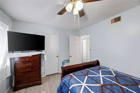 Bedroom - 301 Alice Ln, Lavaca, AR 72941 photo 4 of 5