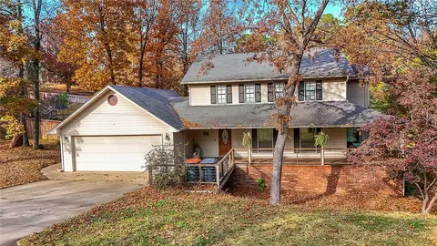 214 Canterbury Cir, Russellville, AR 72802