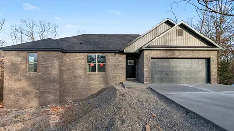 10 Atkin Ln, Bella Vista, AR 72715