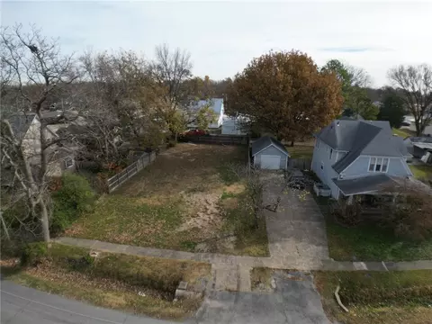 707 Wright St, Siloam Springs, AR 72761