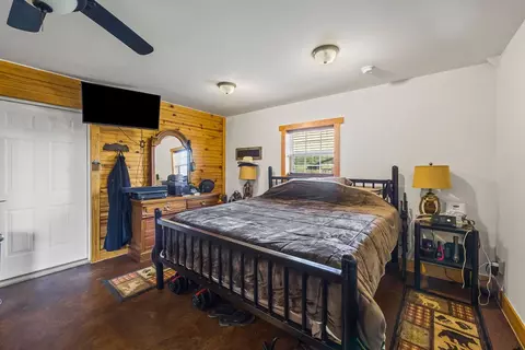 Bedroom - 16313 Van Hook Rd, Gentry, AR 72734 photo 1 of 1