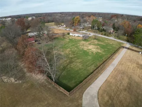 1118 Garland St, Siloam Springs, AR 72761