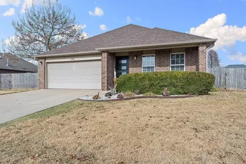 1304 S Spruce St, Pea Ridge, AR 72751