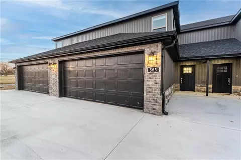 503 Arkansas St, Gentry, AR 72734