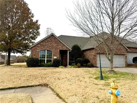 4221 Zion Valley Dr, Fayetteville, AR 72703