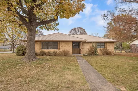 204 W Edmondson Ave, Springdale, AR 72764