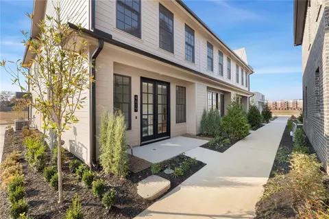 4619 S 47th St, Rogers, AR 72758