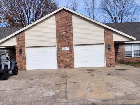 2899 Dawn Ct #A & B, Siloam Springs, AR 72761