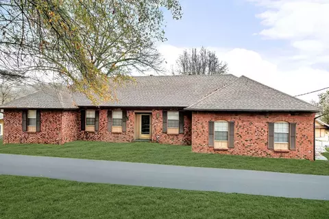 2 Portsmouth Ln, Bella Vista, AR 72715