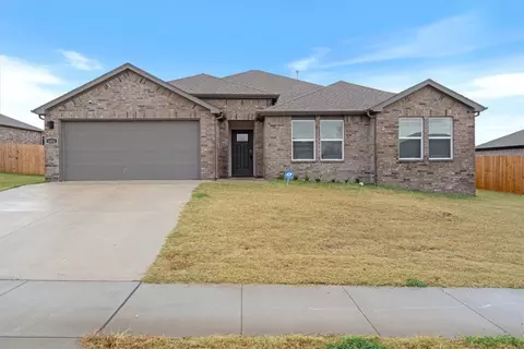 1051 Emerald St, Prairie Grove, AR 72753