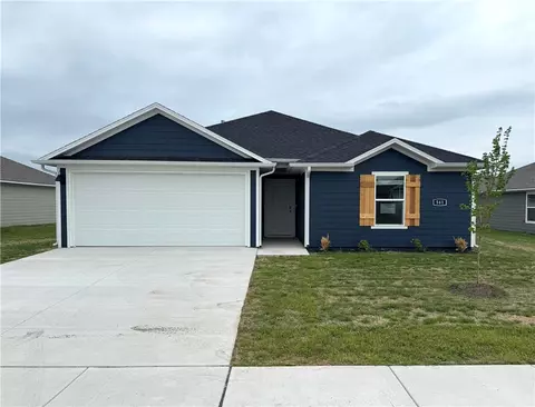 541 Mac St, Prairie Grove, AR 72753