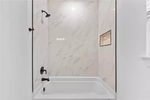 Bath - 491 Silverview Ave, Centerton, AR 72719 photo 6 of 7