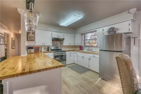 Kitchen - 5497 S Mountain Rd, Marshall, AR 72650 photo 1 of 4