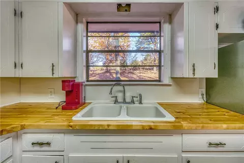 Kitchen - 5497 S Mountain Rd, Marshall, AR 72650 photo 2 of 4