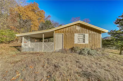 Exterior - 533 Blackfoot Rd, Marshall, AR 72650 photo 7 of 11